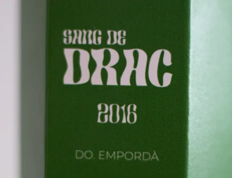 Sang de drac branding & packaging by Xevi Machado — wine, Catalonia (02)